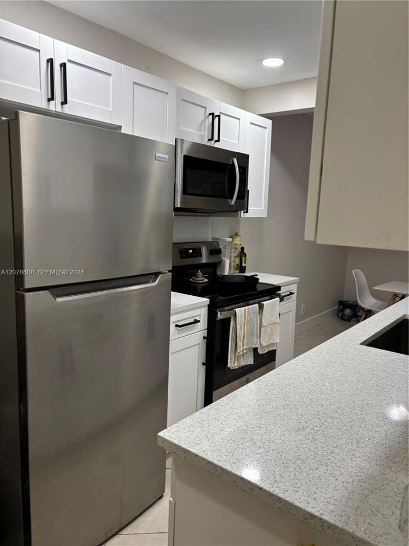 1100 NE 1st Ct, Unit 102, Hallandale Beach, FL 33009 Photo