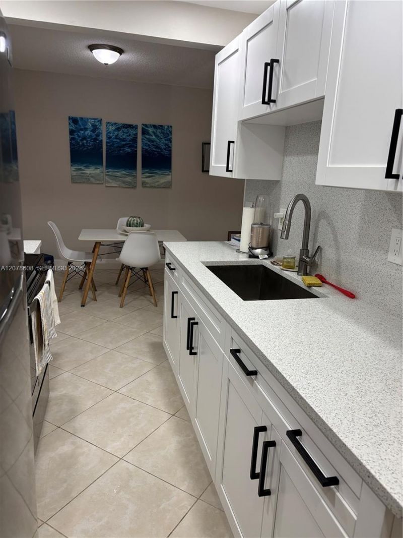 1100 NE 1st Ct, Unit 102, Hallandale Beach, FL 33009 Photo