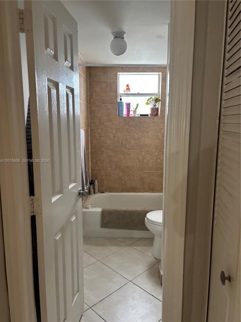 1100 NE 1st Ct, Unit 102, Hallandale Beach, FL 33009 Photo