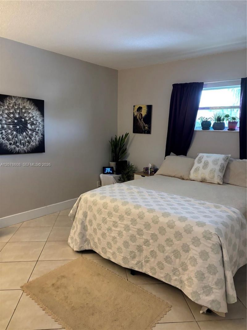 1100 NE 1st Ct, Unit 102, Hallandale Beach, FL 33009 Photo
