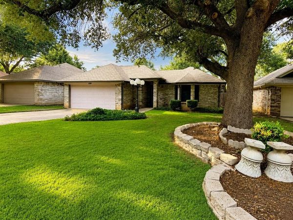 206 Pecan Drive , Westworth Village, TX 76114