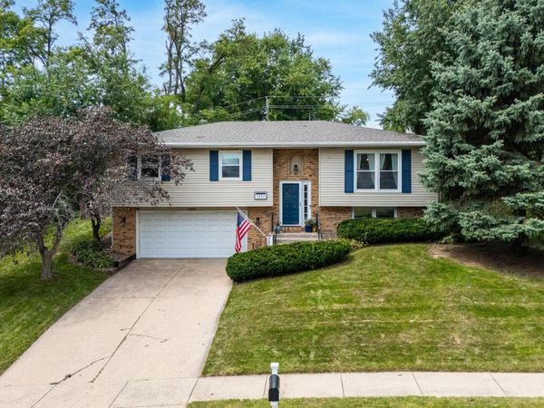 3850 Rolling Wood Court , Bettendorf, IA 52722