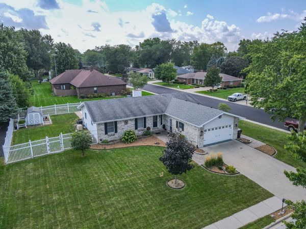 390 W Sixth Street , Manteno, IL 60950