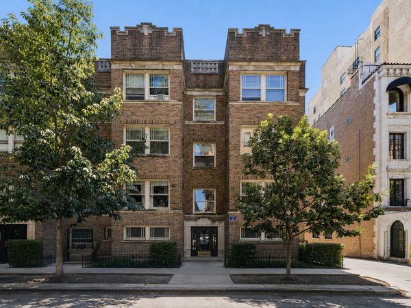 549 W Surf Street , Unit 2, Chicago, IL 60657