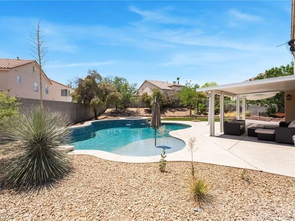 8253 Ruby Mountain Way , Las Vegas, NV 89128