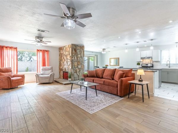 105 S Cimarron Road , Las Vegas, NV 89145