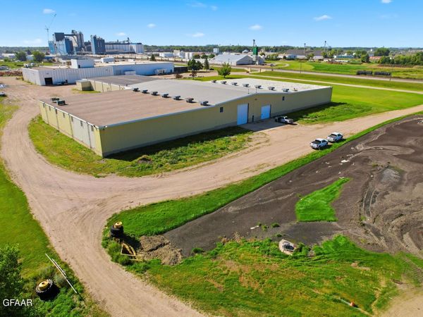 2550 MILL Road , Grand Forks, ND 58203