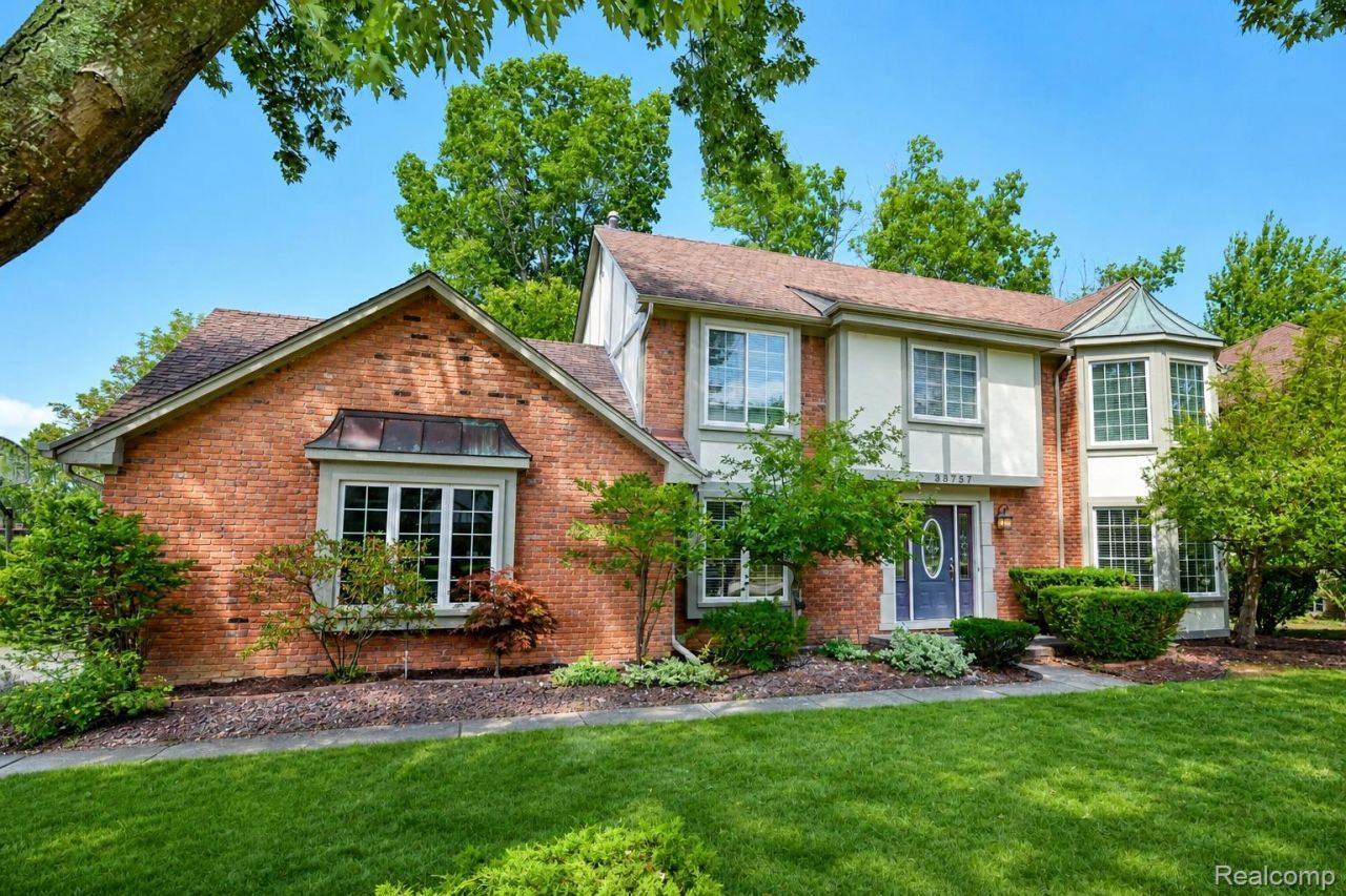 38757 Plumbrook Drive, Farmington Hills, Mi 48331 Main Photo