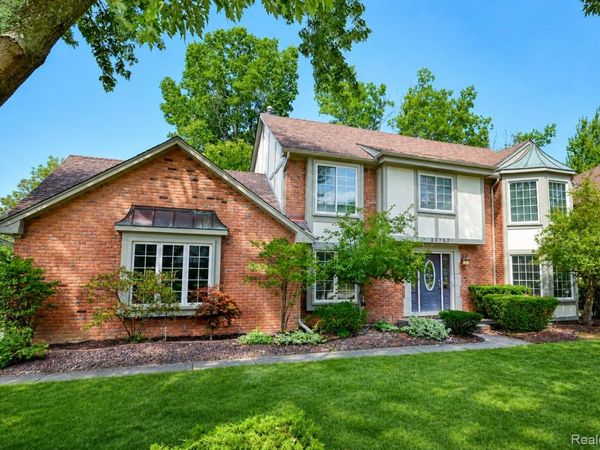38757 Plumbrook Drive, Farmington Hills, Mi 48331