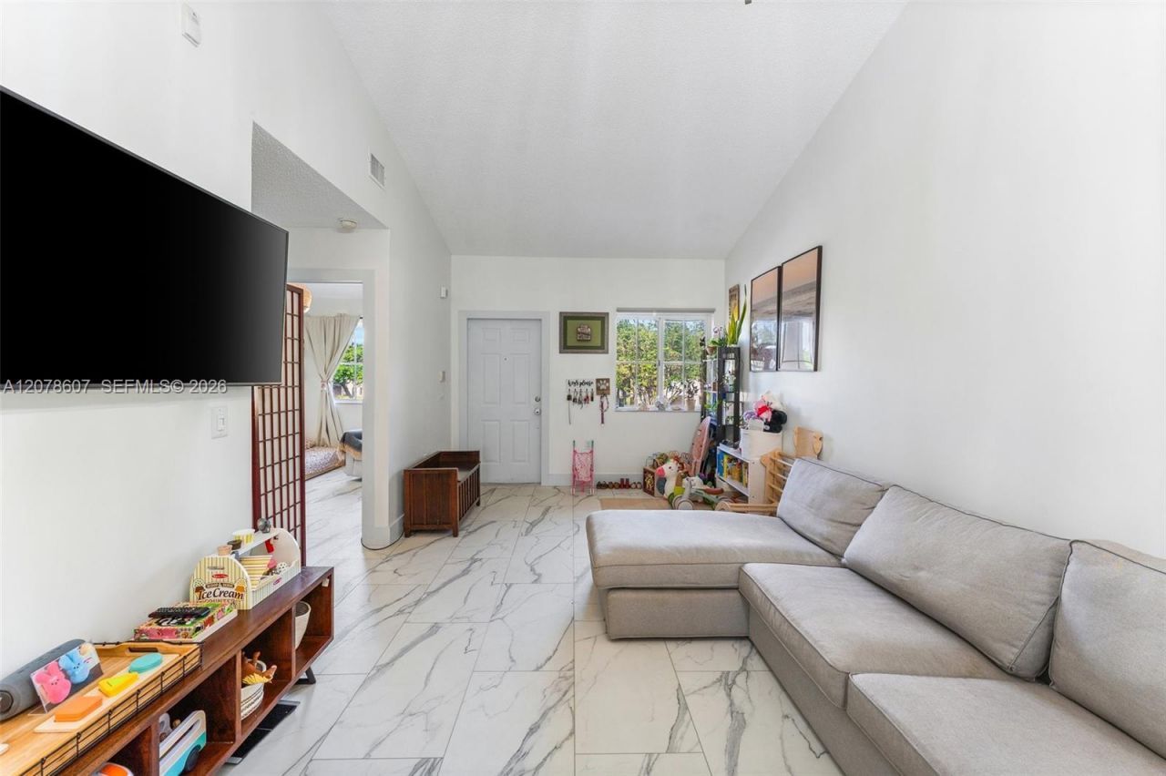2140 NW 78th Ave , Unit 204, Pembroke Pines, FL 33024 Photo