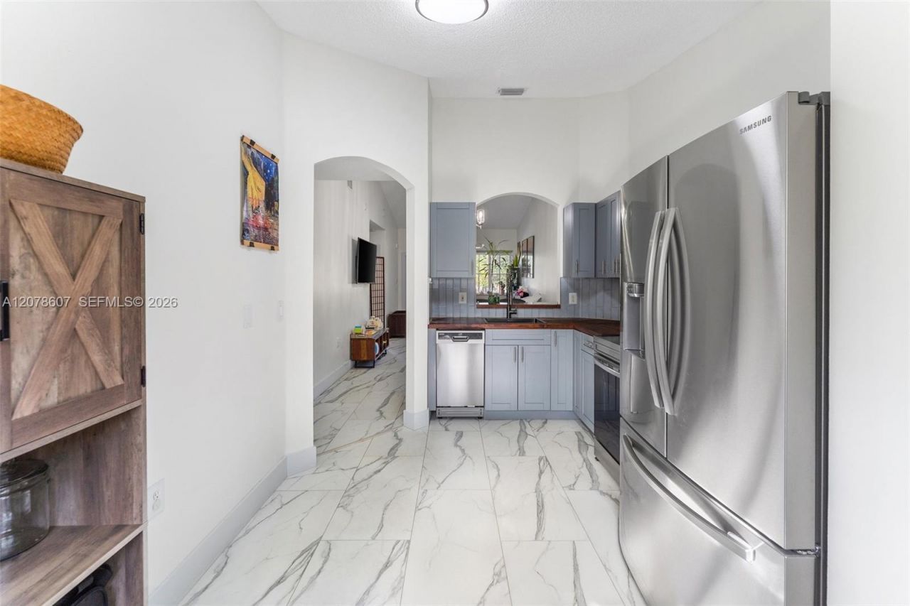 2140 NW 78th Ave , Unit 204, Pembroke Pines, FL 33024 Photo