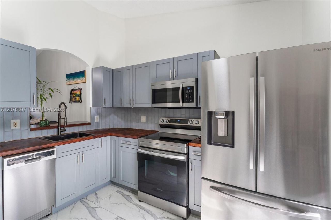 2140 NW 78th Ave , Unit 204, Pembroke Pines, FL 33024 Photo
