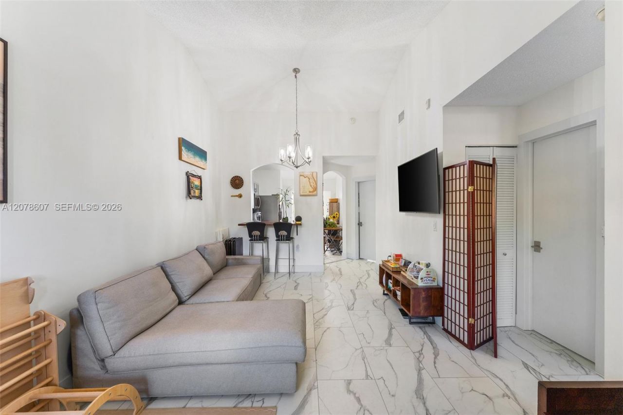 2140 NW 78th Ave , Unit 204, Pembroke Pines, FL 33024 Photo