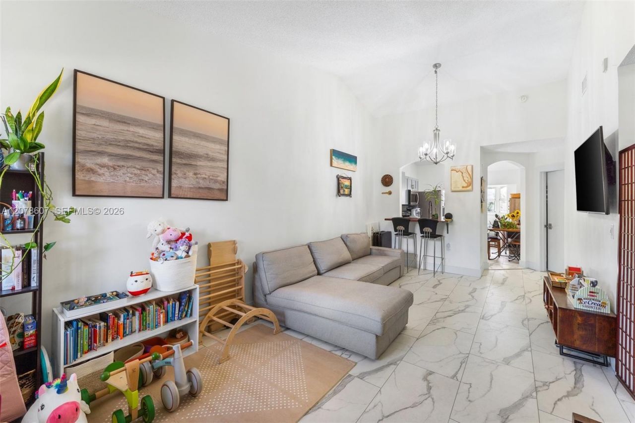 2140 NW 78th Ave , Unit 204, Pembroke Pines, FL 33024 Photo