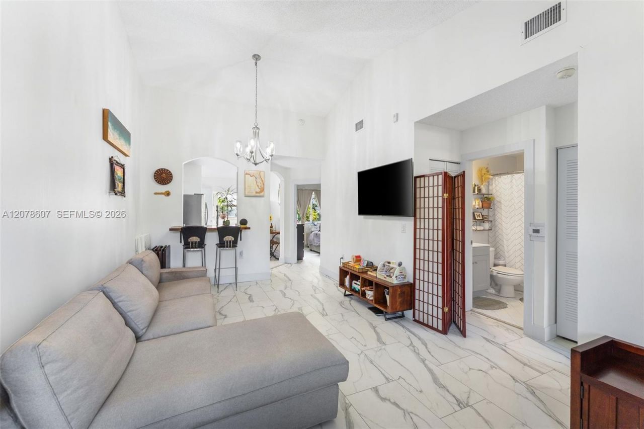 2140 NW 78th Ave , Unit 204, Pembroke Pines, FL 33024 Photo