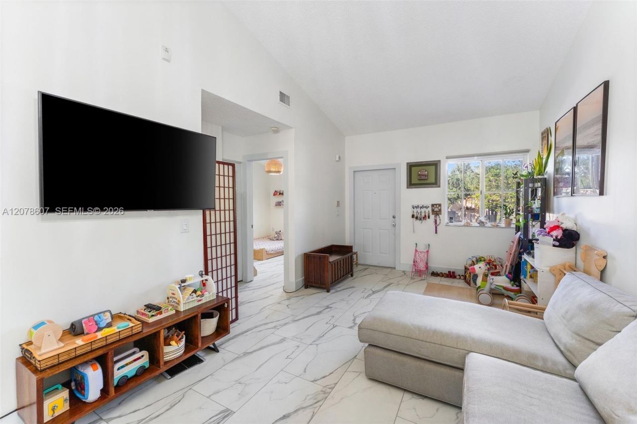 2140 NW 78th Ave , Unit 204, Pembroke Pines, FL 33024 Photo