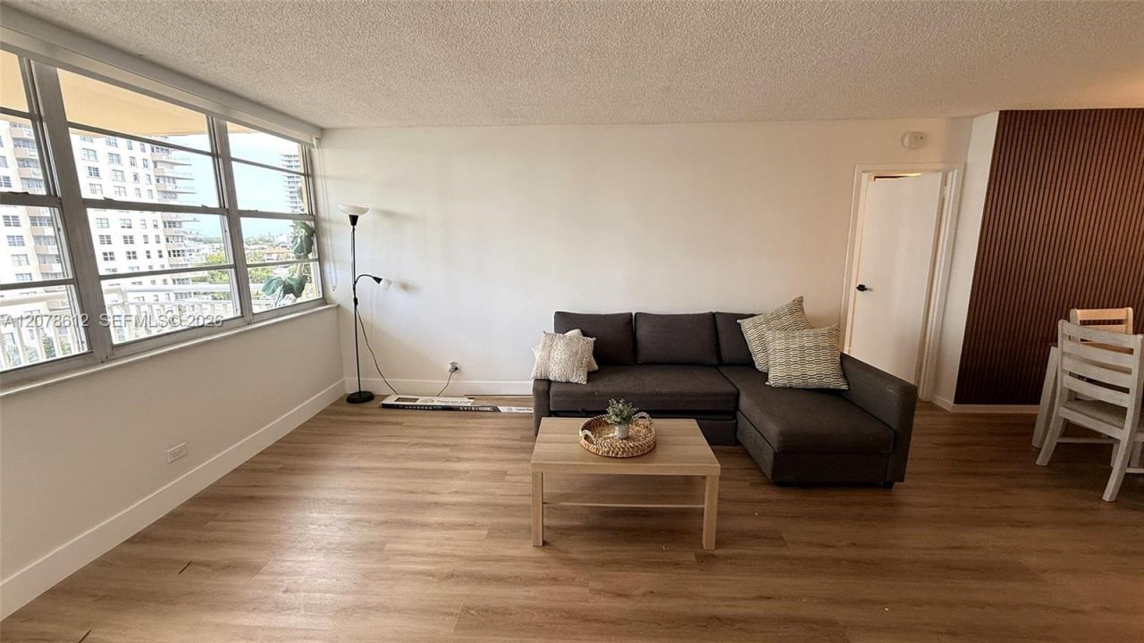 251 174th St , Unit 608, Sunny Isles Beach, FL 33160 Photo