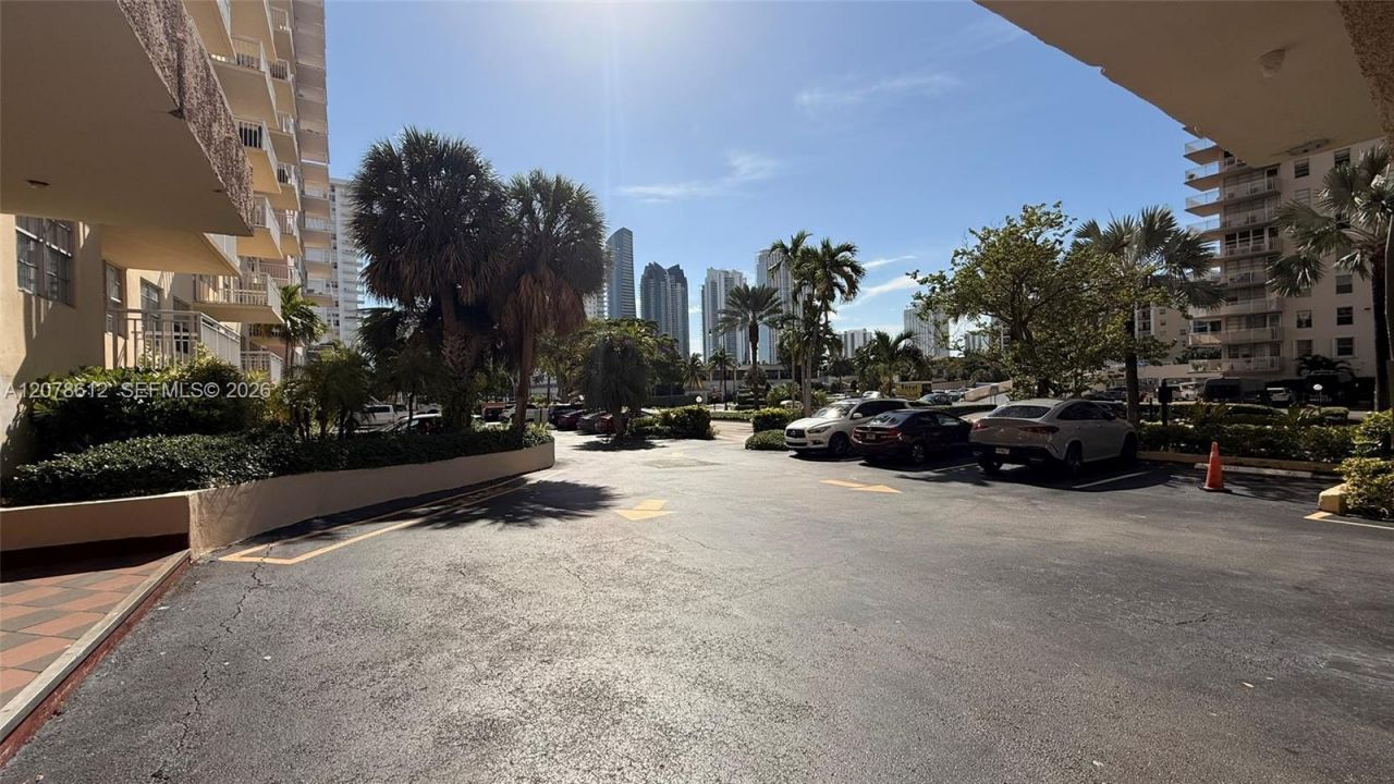 251 174th St, Unit 608, Sunny Isles Beach, FL 33160 Photo