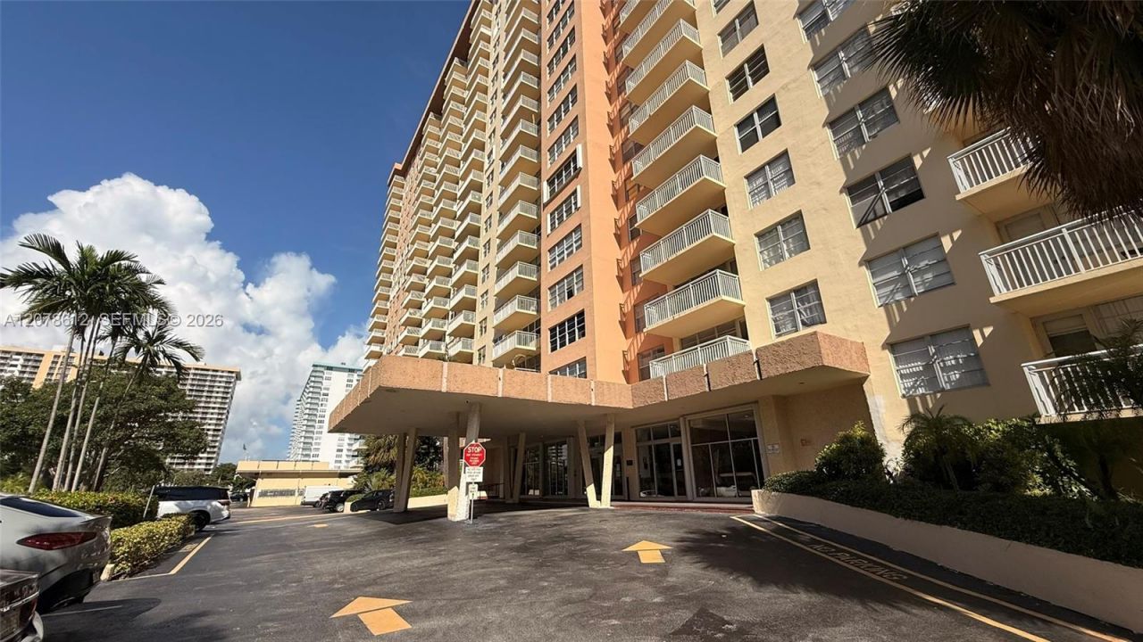 251 174th St, Unit 608, Sunny Isles Beach, FL 33160 Photo