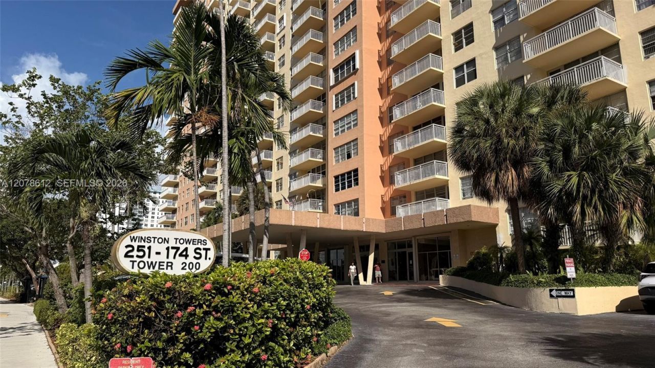 251 174th St, Unit 608, Sunny Isles Beach, FL 33160 Photo