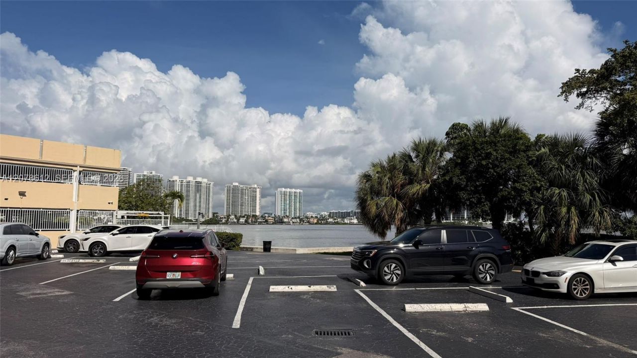 251 174th St, Unit 608, Sunny Isles Beach, FL 33160 Photo