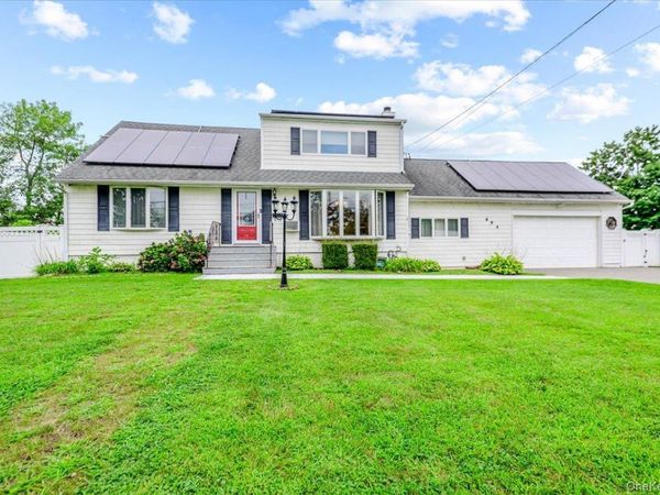 694 Pease Lane , West Islip, NY 11795