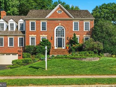 8811 SURREY COURT, ALEXANDRIA, VA 22309