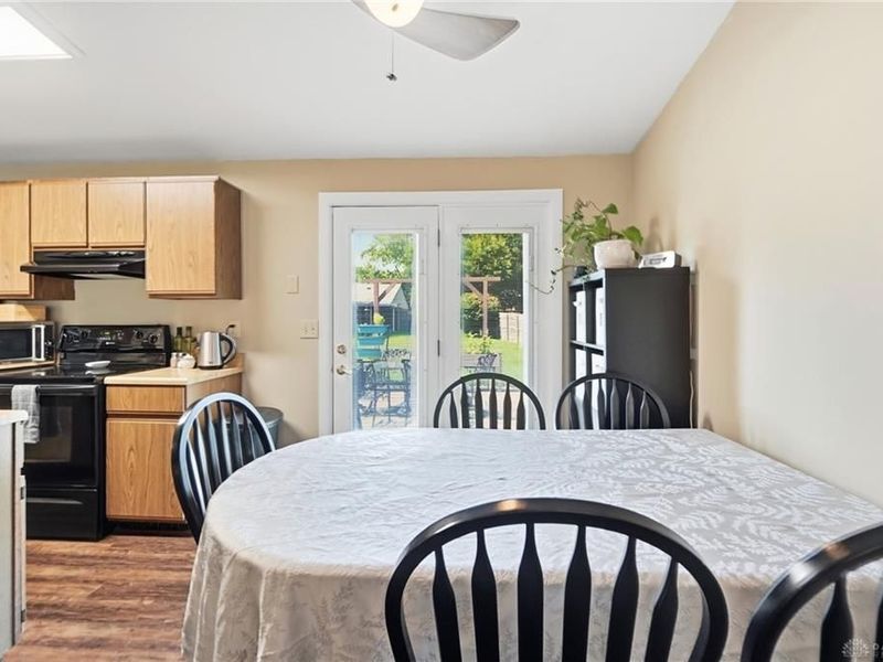 8353 Schoolgate Drive, Huber Heights, OH 45424 Photo 9