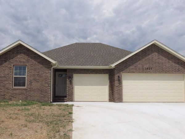 3821 W Riley Street , Bolivar, MO 65613