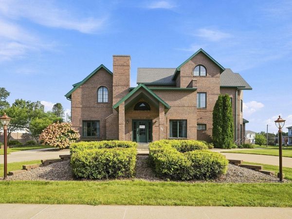 14 E Hale Street, New Hampton, IA 50659