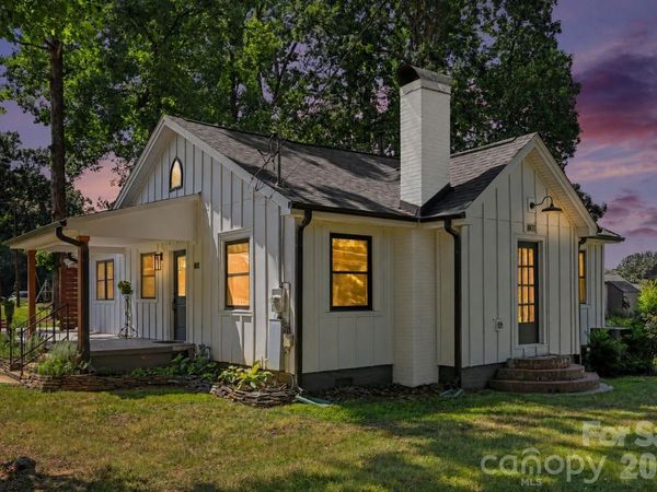 801 W Catawba Avenue , Mount Holly, NC 28120