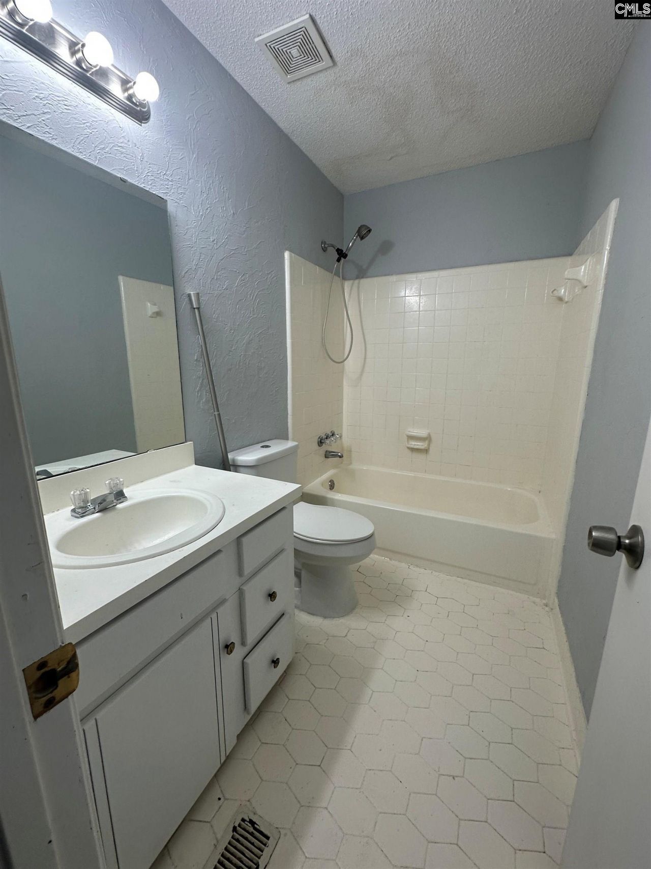928 N. Lucas Street Photo 17