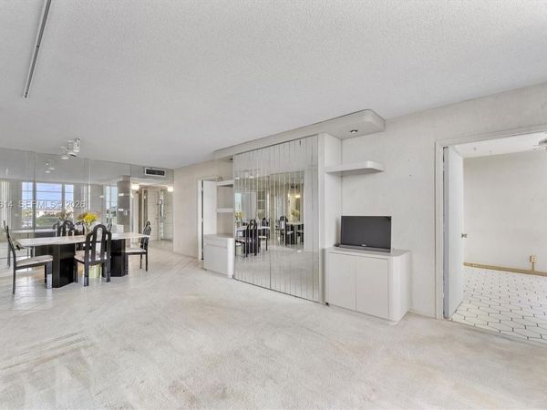 2661 S Course Dr, Unit 805, Pompano Beach, FL 33069