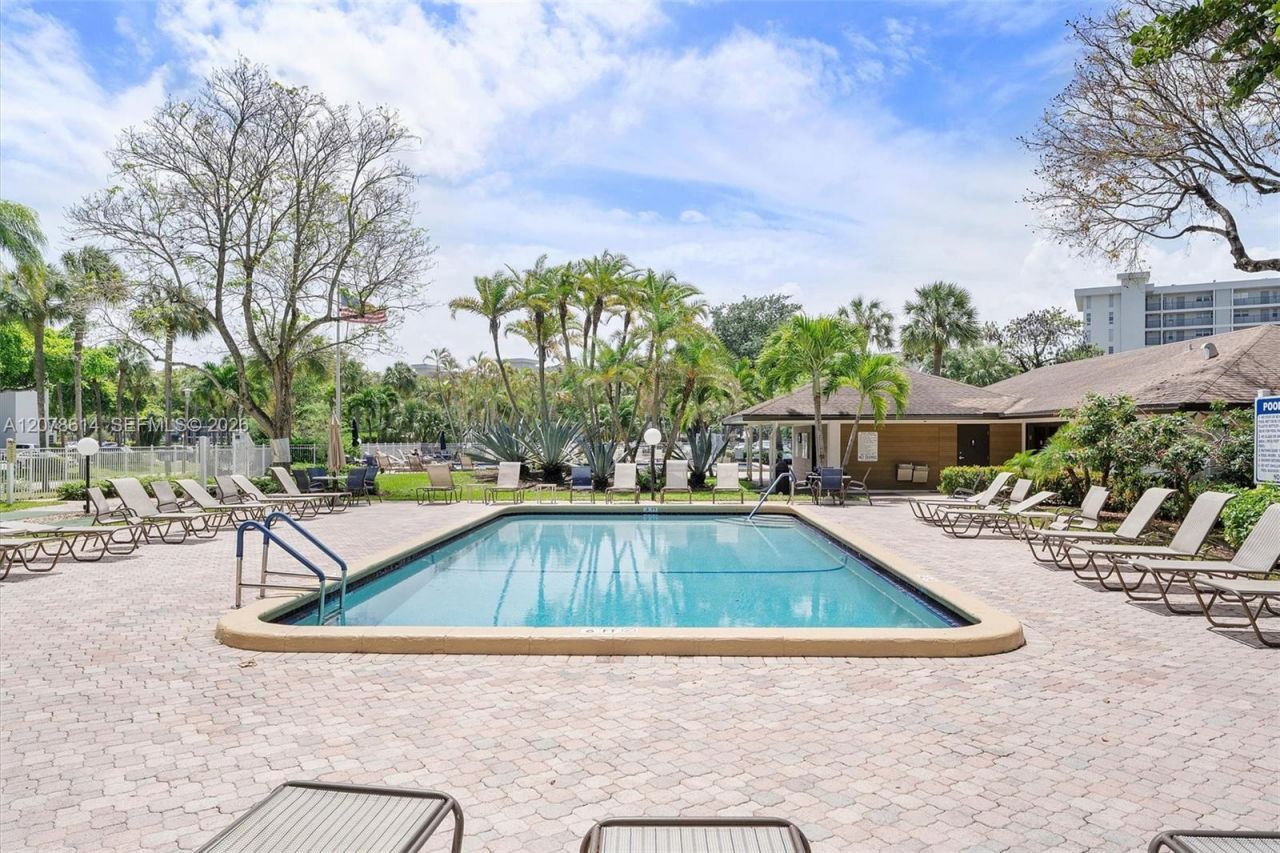 2661 S Course Dr, Unit 805, Pompano Beach, FL 33069 Photo