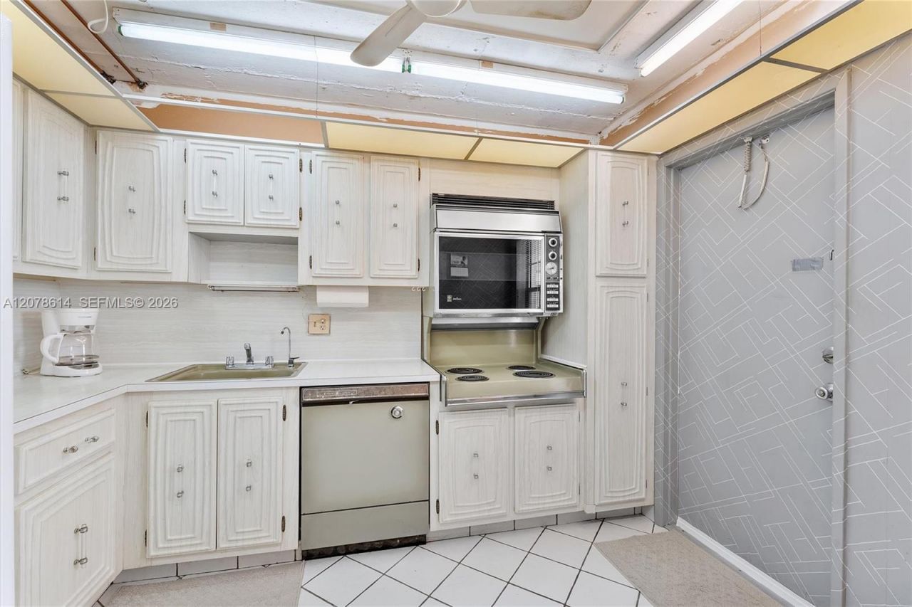 2661 S Course Dr, Unit 805, Pompano Beach, FL 33069 Photo