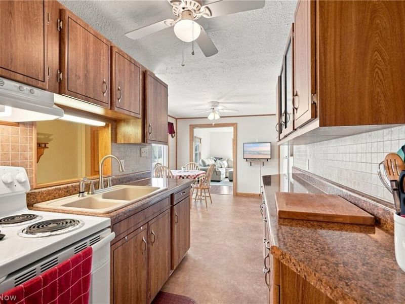 741 E Market Street, Cadiz, OH 43907 Photo 18