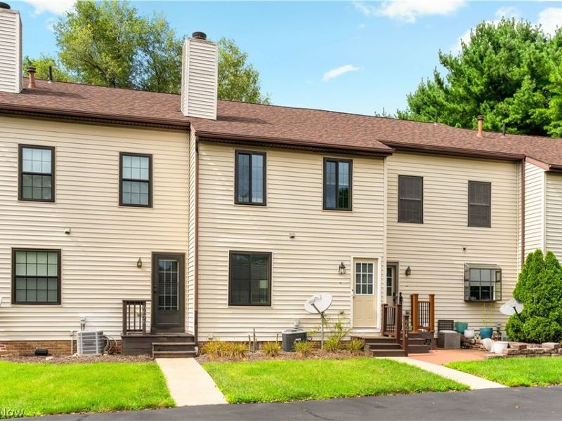 6674 Hills And Dales Road NW, Canton, OH 44708 Photo 2