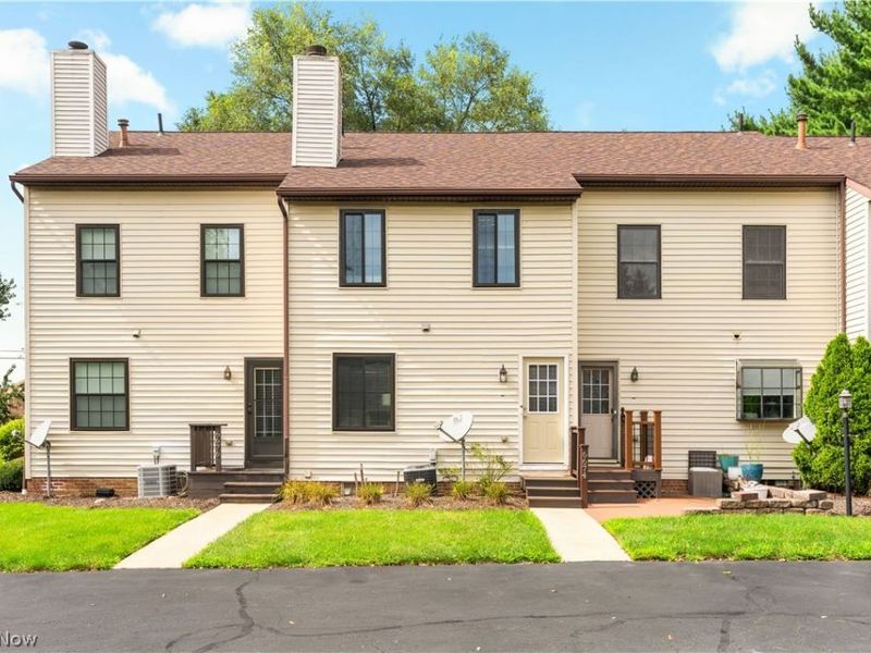 6674 Hills And Dales Road NW, Canton, OH 44708 Photo 3