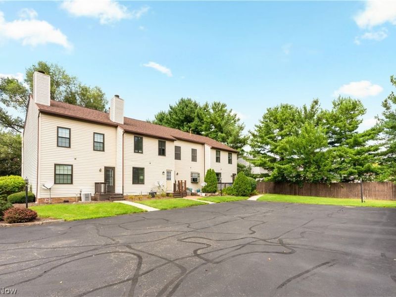 6674 Hills And Dales Road NW, Canton, OH 44708 Photo 4