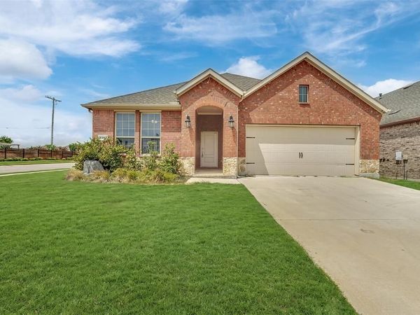 3303 Brady Starr Drive, Aubrey, TX 76227