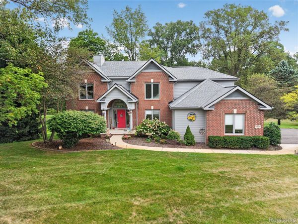8805 Pebble Creek Drive , Hamburg Township, Mi 48169