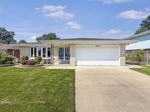 10614 S 84th Avenue , Palos Hills, IL 60465