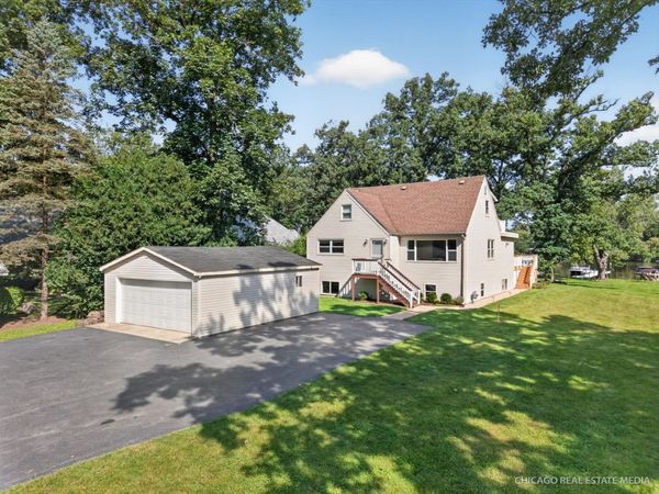220 Hickory Nut Grove Lane , Cary, IL 60013