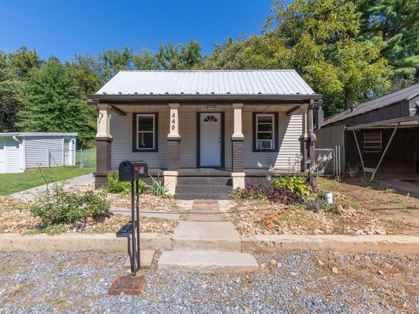 446 Tinker AVE , Vinton, VA 24179