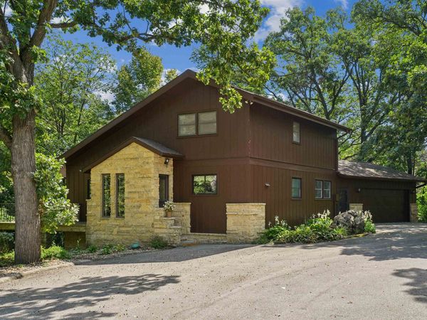 31409 Hickory St , Dyersville, IA 52040