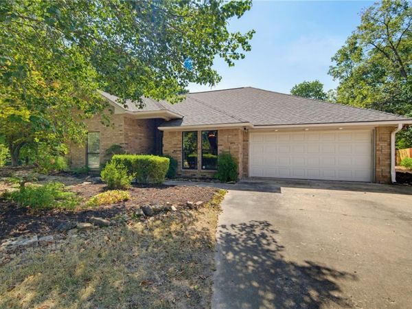 104 S Pleasant Ridge Drive , Rogers, AR 72756