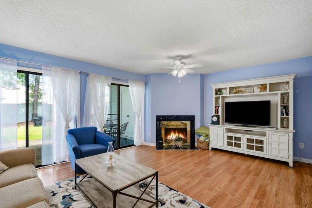 86 Shadow Moss Pl. Photo 11