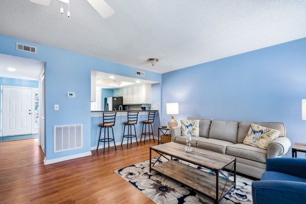 86 Shadow Moss Pl. Photo 12