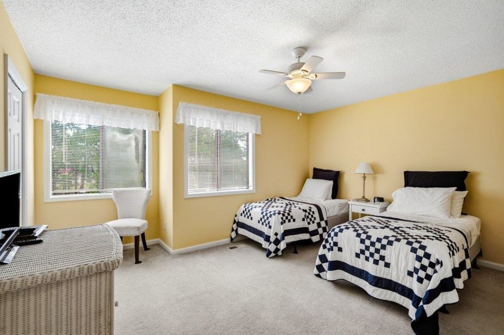 86 Shadow Moss Pl. Photo 30