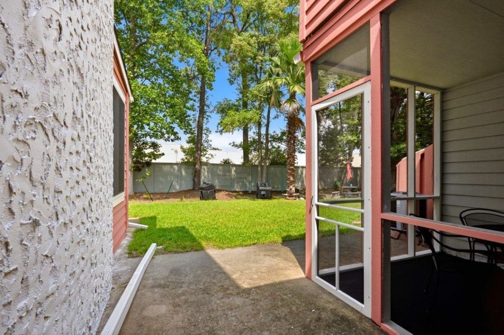 86 Shadow Moss Pl. Photo 33
